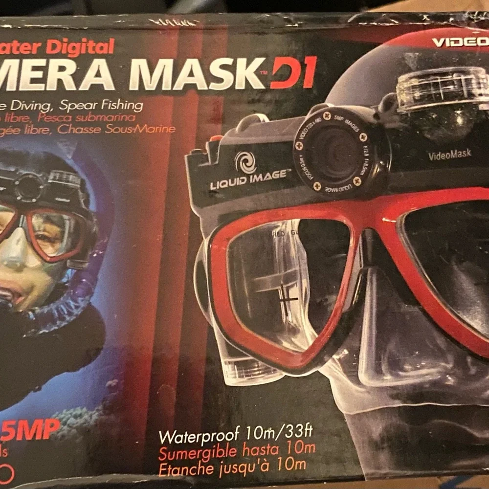 Diving mask with built in Camera